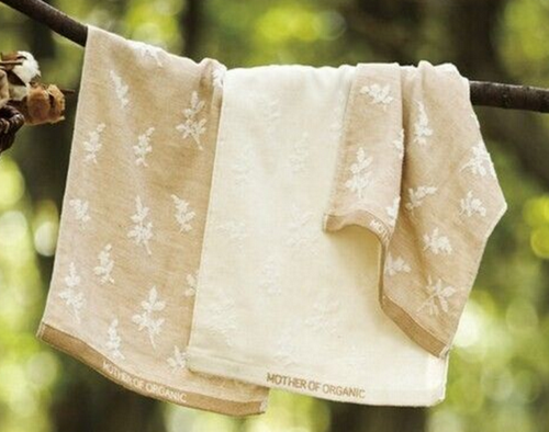 毛巾是居家必备的用品,再怎么少一个人也会有一条及以上